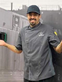 LV2 Sous Chef Carlos Contreras